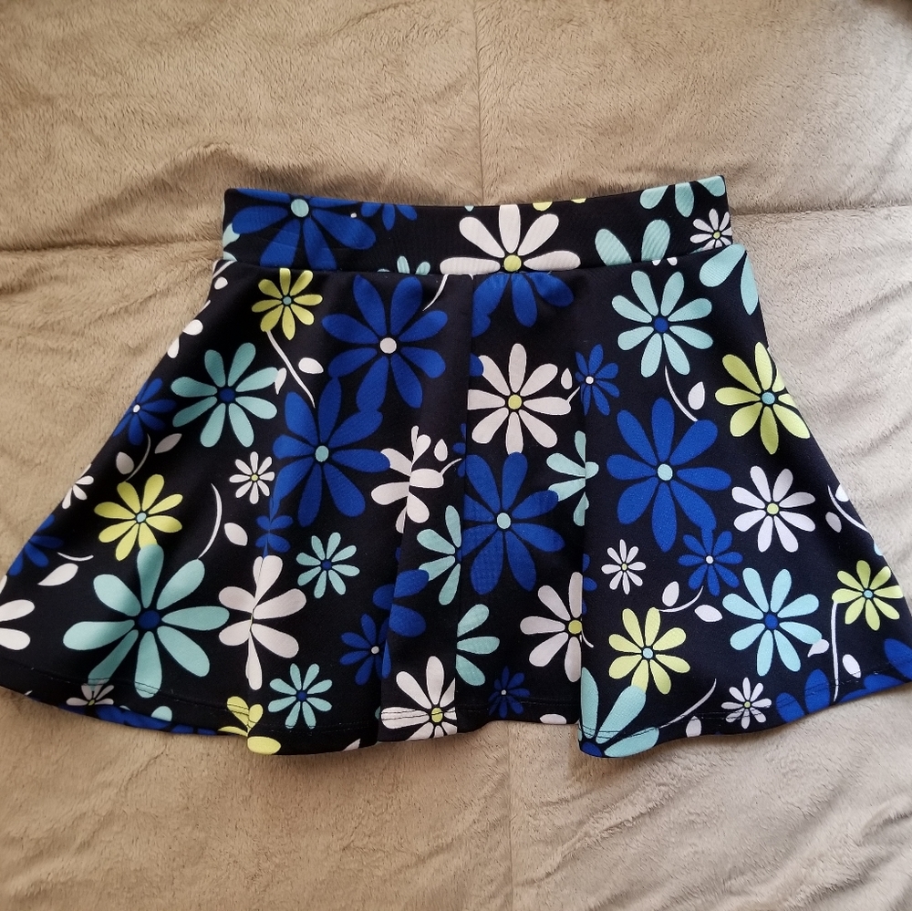 Justice Girls size 8 flowered skort